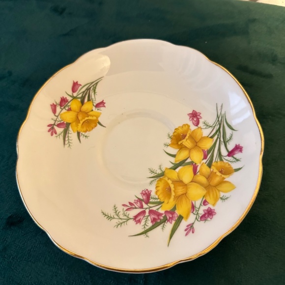 2 piece set matched together, beautiful vintage mug/ cup and saucer - Picture 8 of 11